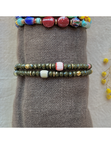 BRACELET PERLES DE VERRES ET AFRICAINES - LES FILLES DE COEUR 