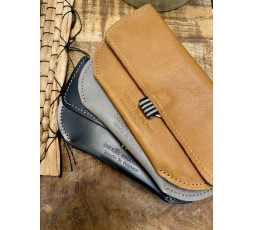 ETUI A LUNETTES AVEC RABAT AIMANTÉ EN CUIR - BANDIT MANCHOT 