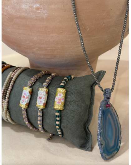 BRACELET PERLES DE BOIS ET GRANDE PERLES EMAILLEE - LES FILLES DE COEUR 