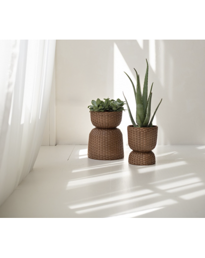 CACHE POT TWIST- HANDED BY