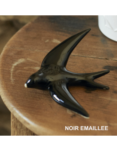 VOLAGE - MONOCHROMIC